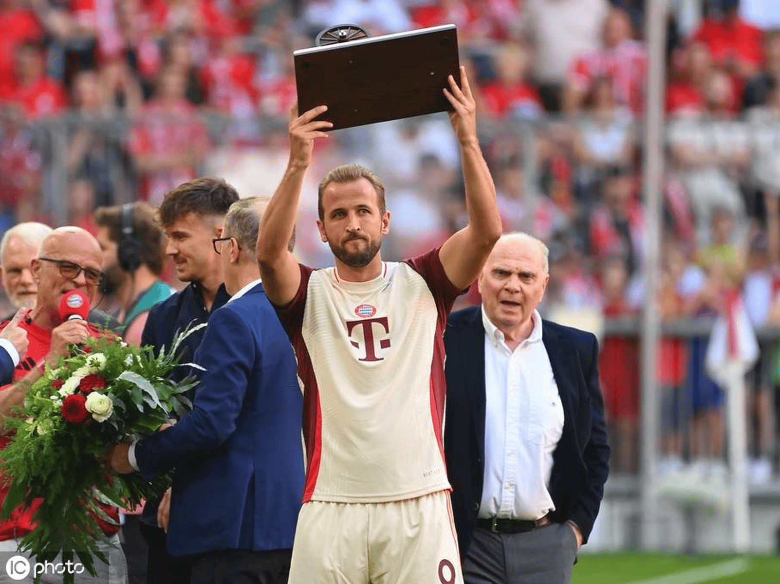 开云体育官网-关于拜仁慕尼黑球员获得当地联赛最佳射手称号的信息